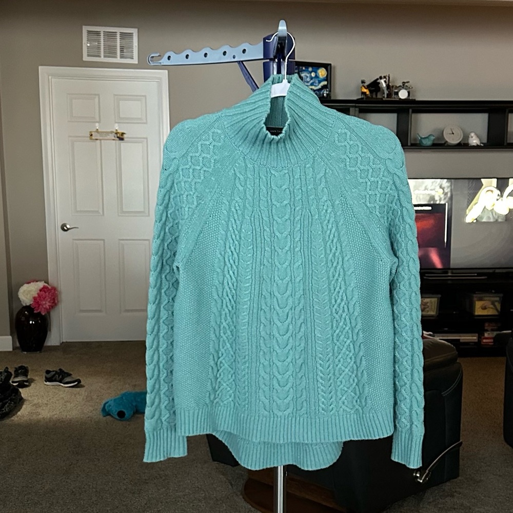 Ann Taylor green waffle knit turtleneck Sweater. Size Medium